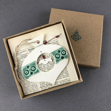 Load image into Gallery viewer, Onion Bauble in Gift Box