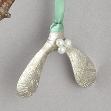 Load image into Gallery viewer, Mistletoe Decoration
