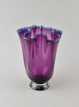 Load image into Gallery viewer, Sea Fern Vase
