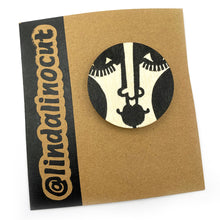 Load image into Gallery viewer, Linocut Brooch - Face
