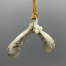 Load image into Gallery viewer, Mistletoe Decoration

