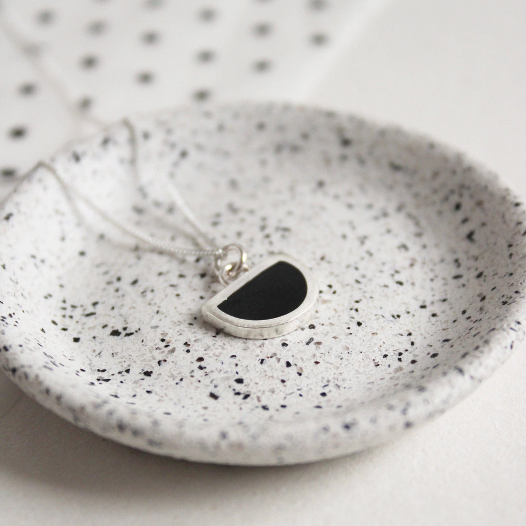 Arc Tiny Pendant - Black Resin